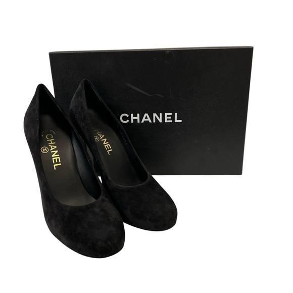 Chanel Black 19A Suede Round Toe Pumps - Picture 1 of 10